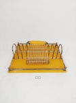 Porta Talher em Acrilico amarelo e Metal prateado . Medida: 27 cm x 22 cm