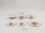 6 Miniatura para Coleção sendo 1 bule chá , 1 bule café, 1 açucareiro , 3 travessas ovais em porcelana Porart Portugal. Medida: Bule cha 3 cm , bule cafe 5 cm ,açucareiro 3 cm x 6  e travessas 7 cm x 5 cm e 5 x 3,5