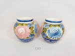 2 Vasos Floreiras em Ceramica Pintada a mão com flores. Medida: 13 cm x 7,5 cm