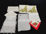 Lote de 10 paninhos Diversos modelos .  tecido misto apresenta marcas do tempo Medida: maior 44 cm x 45 cm e menor 20 cm x 20 cm
