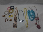 (5) Lote de Bijuterias, composto por colares, brincos, pulseiras, etc.
