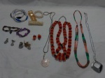 (5) Lote de Bijuterias, composto por colares, brincos, pulseiras, etc.