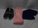 Lote de Roupas e sapatênis feminino. Composto por 2 blusas em crochê e o sapatênis Outer.Peças lindas e com marcas de guardado. Blusas Tam: M e tênis nº 37.