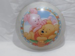 Cúpula redonda infantil em vidro com estampa do Ursinho Pooh. Medindo 30cm de diâmetro.