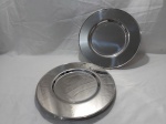 Jogo de 6 sousplats em aço inox Wolff Soppil. Medindo 33cm de diâmetro.