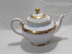 Lindo bule de chá, café em porcelana Barão do Rio Branco. Medindo 13cm de altura x 26cm bico alça.