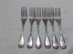 Jogo de 6 garfos de mesa em prata francesa Christofle. Medindo 19,5cm de comprimento.