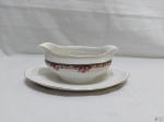 Molheira em porcelana tcheca barra floral com friso ouro. Medindo 25,5cm x 15cm de base x 9cm de altura