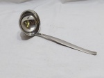 Concha de feijão em aço inox Hercules, modelo riscadinho. Medindo 25cm de comprimento.