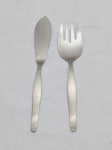 Par de talher de servir peixe em aço inox Hercules, modelo riscadinho. Medindo o garfo 21cm de comprimento e a faca 24cm de comprimento.