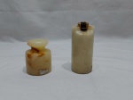 Lote de peso de papel e isqueiro em pedra de onix. Medindo o isqueiro 9cm de altura.