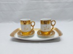 Par de xícaras de café em porcelana bodas de ouro.