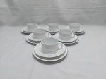 Jogo de 6 trios de chá com bolo em porcelana Renner Medaillon com friso prata.