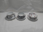 Lote de 2 xícaras de chá e 1 xícara de consume em porcelana para coleção.