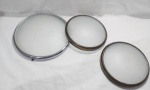 Lote composto de 3 cúpulas de teto em vidro fosco com armação em metal. Medindo a maior 29cm de diâmetro.