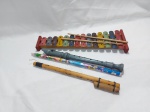 Lote diverso, com instrumentos e lápis gigante. Medindo a flauta 33cm de comprimento.