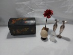 Lote composto de caixa retangular em madeira, 2 vasos floreiras em prata 90, etc. Medindo a caixa 19cm x 12cm x 13cm de altura.
