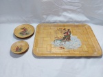 Lote de bandeja, 6 pratos de sobremesa, 6 pratos de petisco em madeira. Medindo a bandeja 27,5cm x 32,5cm.