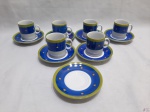 Jogo de 6 xícaras de café com 7 pires em porcelana pintada, da coleção Oryba.