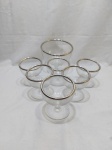 Jogo de bowl de servir com 6 cumbucas em vidro com borda em prata 90. Medindo o bowl 20,5cm de diâmetro x 19cm de altura e as cumbucas 12cm de diâmetro x 12cm de altura.
