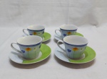 Jogo de 4 xícaras de chá em porcelana decorada com flores.