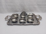 Lote de bandeja, 6 cumbucas de sobremesa e porta guardanapo em aço inox. Medindo a bandeja 51cm x 30cm.