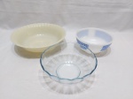 Lote de 3 bowls em vidro, sendo um Colorex, um Termo-Rey e um Marinex. Medindo o Marinex 24cm de diâmetro x 6cm de altura.