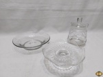 Lote diverso, composto melheira, bowl e mini fruteira, peças em vidro. Medindo o bowl 17,5cm de diâmetro x 4cm de altura.