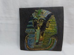 Placa decorativa em cerâmica com Faraó. Medindo 31cm x 30cm.