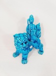 Enfeite Escultura representando cão de fó com Deusa em porcelana Azulrestaurada . Medida 27 cm altura x 22 cm, a pata trazeira apresenta restauro
