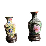Dois de vasos em cloisonne - altura do maior com a base 8 cm e sem a base 6,5 cm