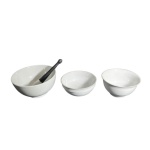 Três bowls em BLANC THE CHINA , obs: um bowl vem com almofariz cabo de madeira- 13 cm de altura e 26 cm de diâmetro