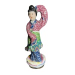 Escultura em porcelana China, séc. XIX representando Gueixa dançando - altura 18 cm