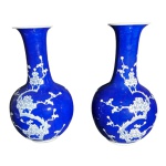 Par de vasos chineses em porcelana séc XIX WHITE AND BLUE com marca na base  - altura 46 cm e diâmetro da boca 14 cm