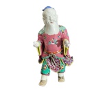 FAMÍLIA ROSA CIA DAS INDIAS - Escultura chinesa em porcelana representando buda cantando, com linguinha de fora   - 37 cm de altura