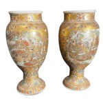 Par Vasos  japoneses em porcelana SATSUMA IMPERIAL encimado em ouro - altura 31 cm e 12 cm diâmetro da boca