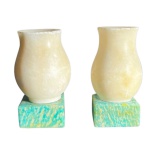 Antigo Par de vasos em alabastro egipcio com base de pedras azuis egipcias  - altura com a base 7 cm e sem a base 5 cm