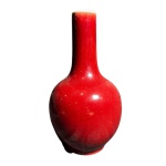 Vaso floreiro de porcelana chinesa sangue de boi - altura 24 cm x diâmetro da boca 4 cm