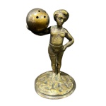Antigo paliteiro de prata de lei representando menino com bola jogador de futebol -  altura 10 cm - peso: 173 g