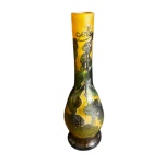 ÉMILE GALLÉ (Nancy, 1846 - 1904) - Vaso em pasta de vidro ornamentado em camadas com representação de flores - Solifleur - 21 cm