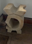 Escultura de pedra - altura 74 cm - 47 cm x 36 cm