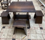 Mesa de madeira jacarandá com 3 bancos - medidas da mesa: altura 78 cm - 98 cm x 98 cm - medidas do banco: altura 45 cm - 30 cm x 41 cm - OBS: RETIRADA IPANEMA