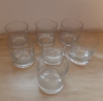 Sete copos antigos  de wisky em vidro grosso - Altura: 9 cm e Diâmetro: 9 cm