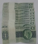 Dez cédulas de Um Cruzeiro verde.