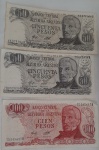 Três cédulas Argentina, Cien Pesos, e duas Cincuenta Pesos.( Cédulas com pontos amarelados)