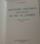 Dicionário Histórico das Ruas do Rio de Janeiro" de Paulo Berger, de 1974 com 146 paginas.