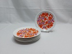 Jogo de 5 pratos de sobremesa em porcelana Renner Medaillon flor laranja. Medindo. 17,5cm de diâmetro.