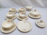Jogo de 7 peças em porcelana Alemã Bavaria floral. Composto de 5 xícaras de chá com 6 pires, açucareiro, manteigueira (leve bicado) e tampa.