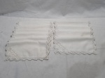 Lote de 10 guardanapos em tecido em algodão, peças lindas e em bom estado. Medindo: 20 x 21 cm. ( peça pode presentar marcas de guardado.)
