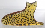 ABRAHAM PALATNIK – Escultura cinética representando leopardo em resina de poliéster de manufatura Abraham Palatnik. Medindo 12,7 cm de altura por 22 cm de comprimento. 